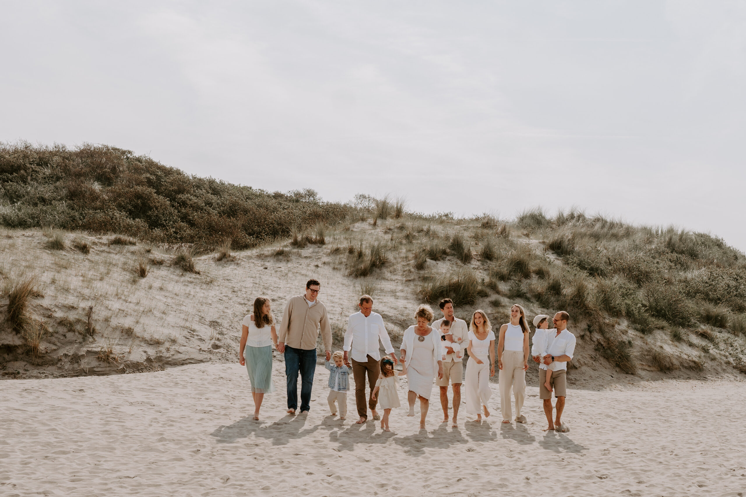 familie fotoshoot op het strand in Zeeland